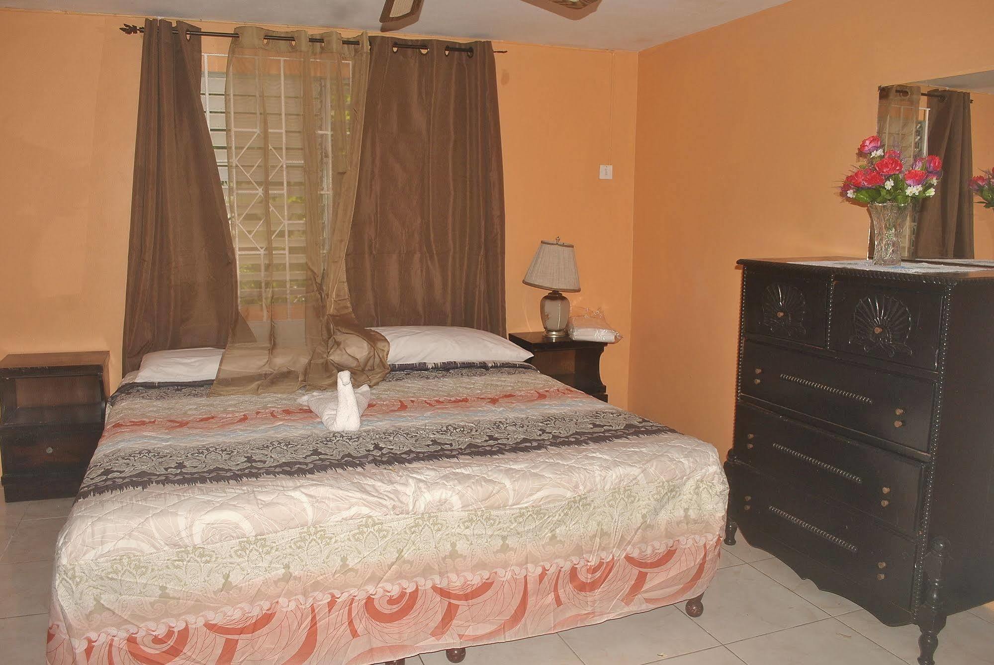 Enchanted Villas Inn Montego Bay Exterior foto